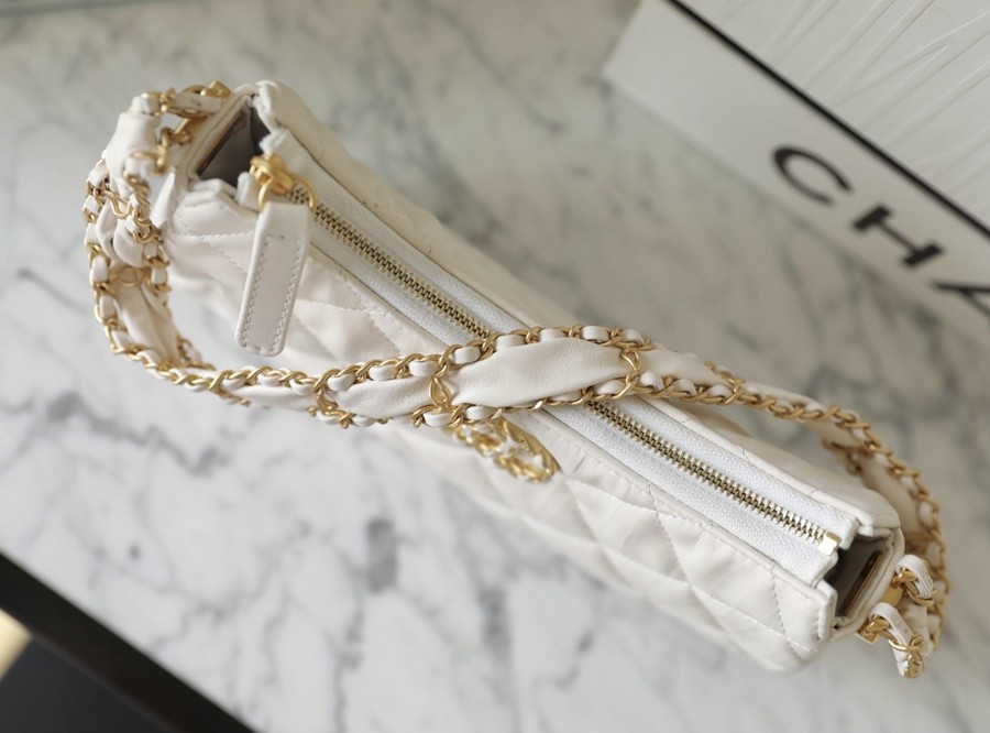 小香 23K秋冬 19系列腋下包白色小號_7