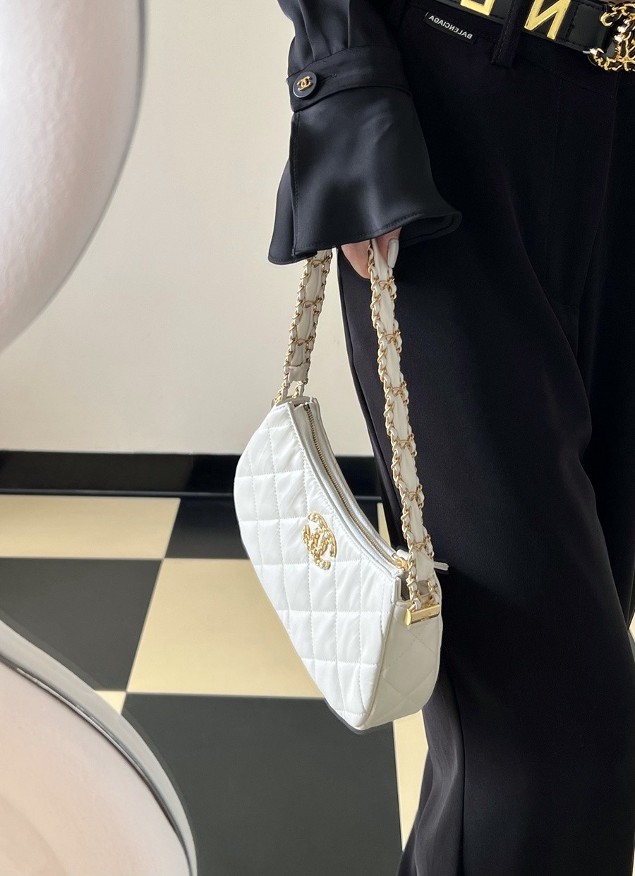 小香 23K秋冬 19系列腋下包白色小號_11