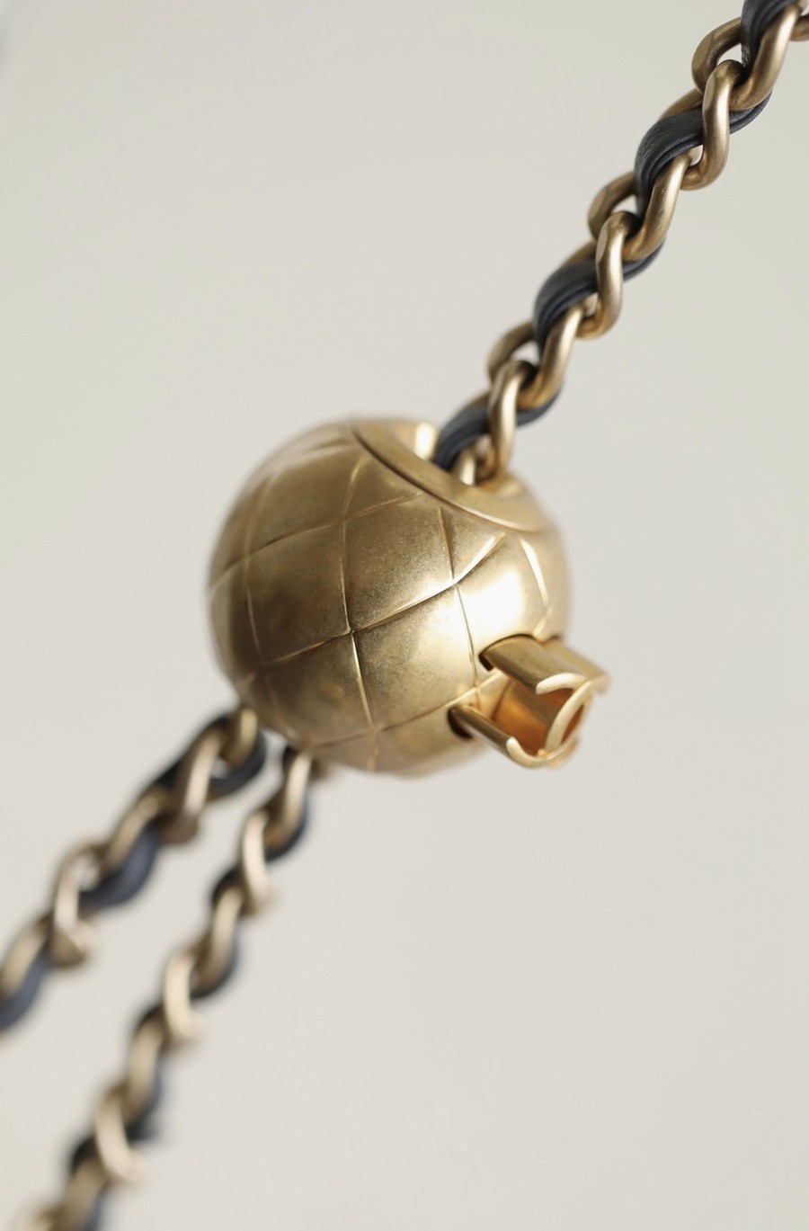 23K 小香新色金球口蓋包 金球調節扣 大mini深灰_10