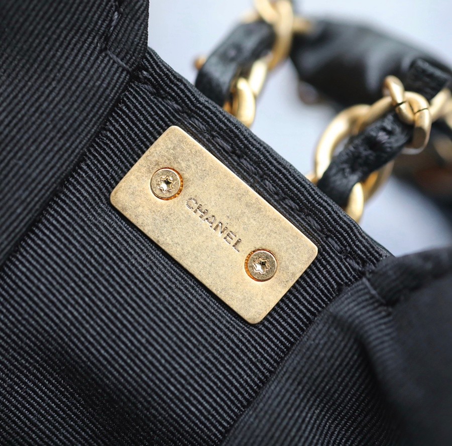 小香 23K秋冬 19系列腋下包 大號黑色_12