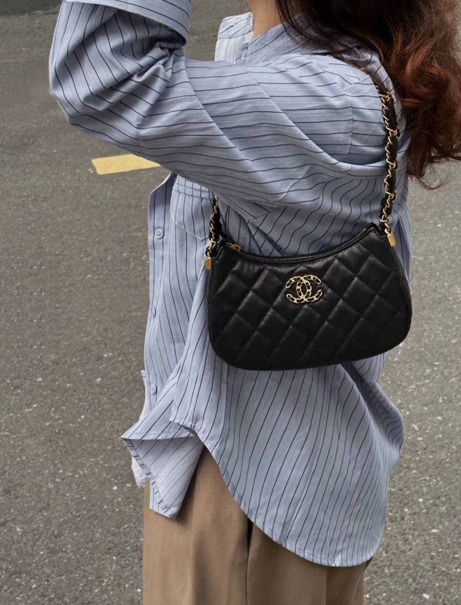 小香 23K秋冬 19系列腋下包 大號黑色_15