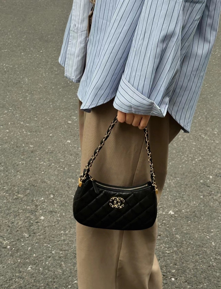 小香 23K秋冬 19系列腋下包 大號黑色_16