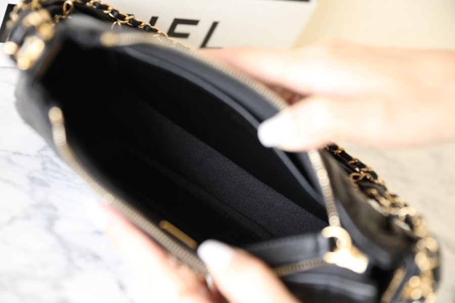 小香 23K秋冬 19系列腋下包 小號黑色_6