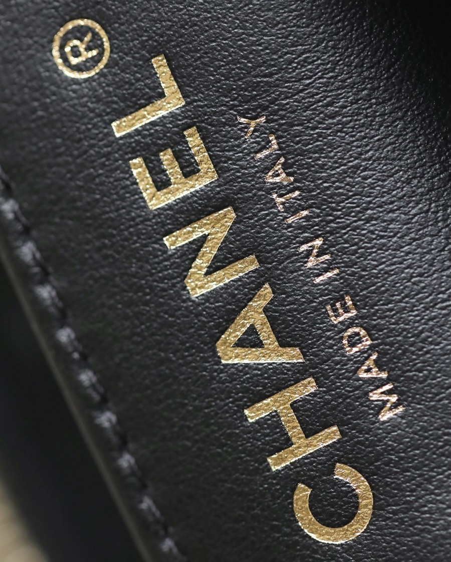 小香 23K秋冬 19系列腋下包 小號黑色_7