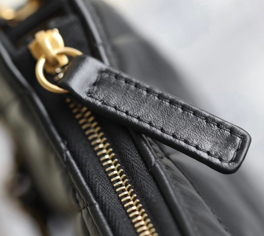 小香 23K秋冬 19系列腋下包 小號黑色_13