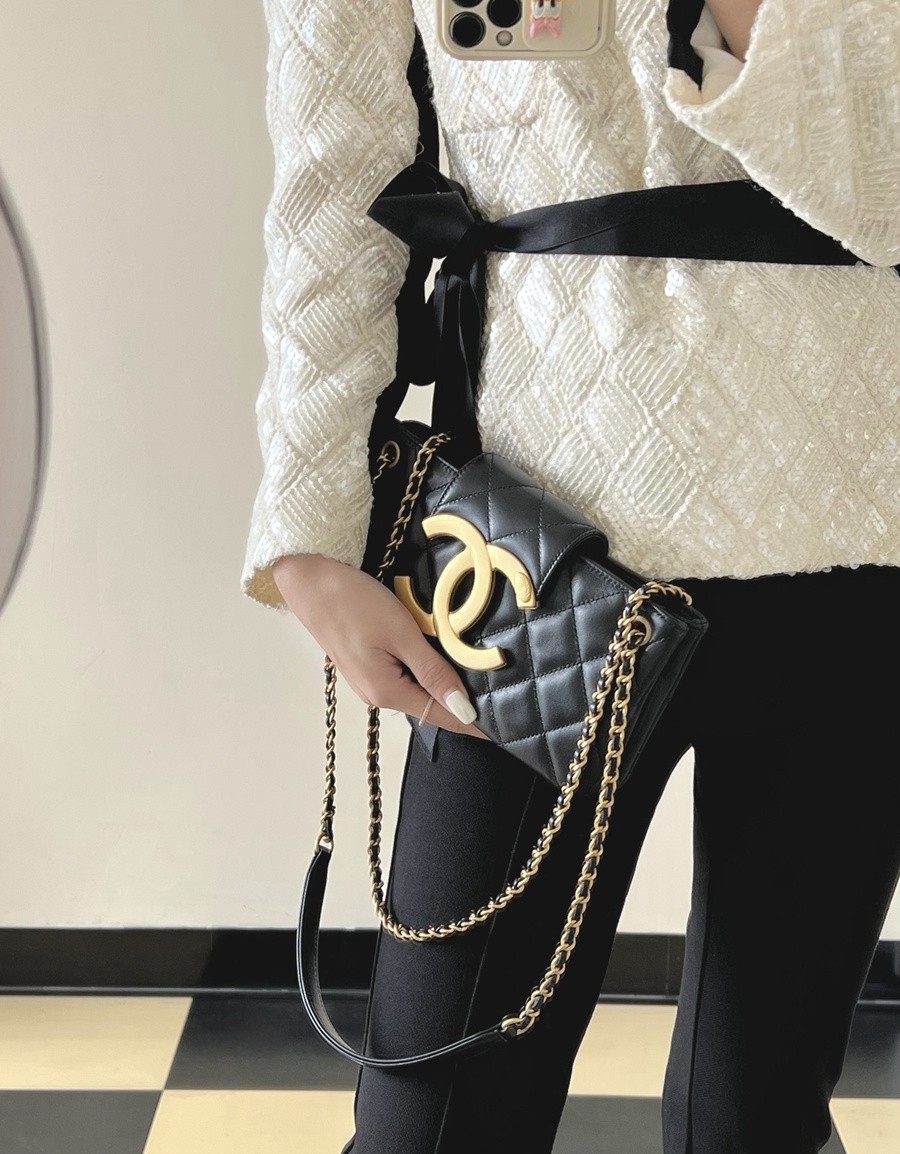 小香 24C早春 大logo法棍包 黑色_15