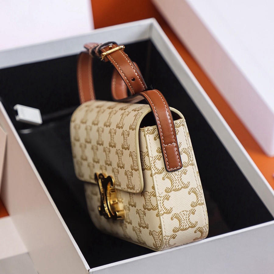 TEIOMPHE 凱旋門 腋下包 白花_5