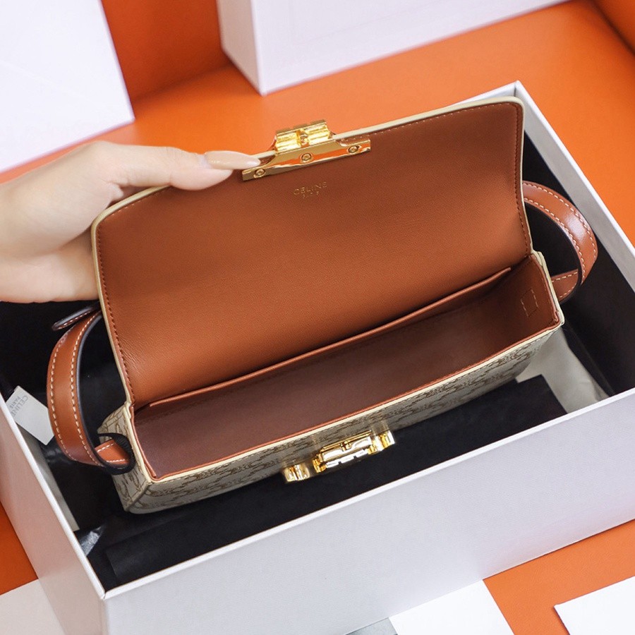 TEIOMPHE 凱旋門 腋下包 白花_7