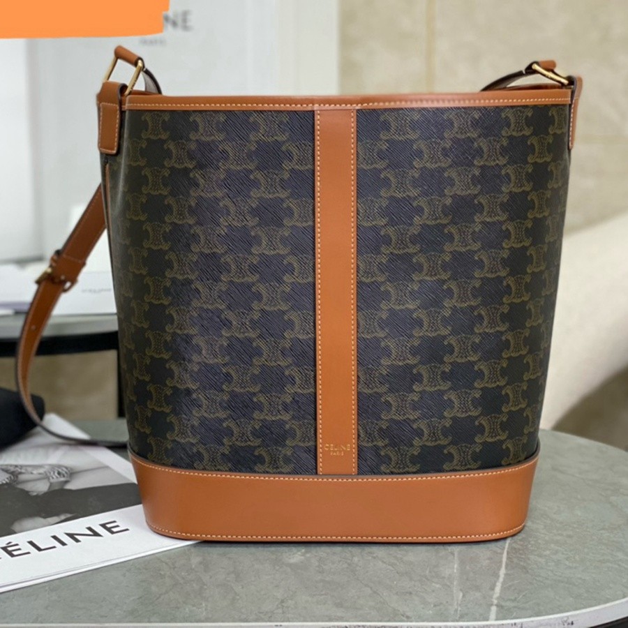 CELINE中號Triomphe水桶包_1