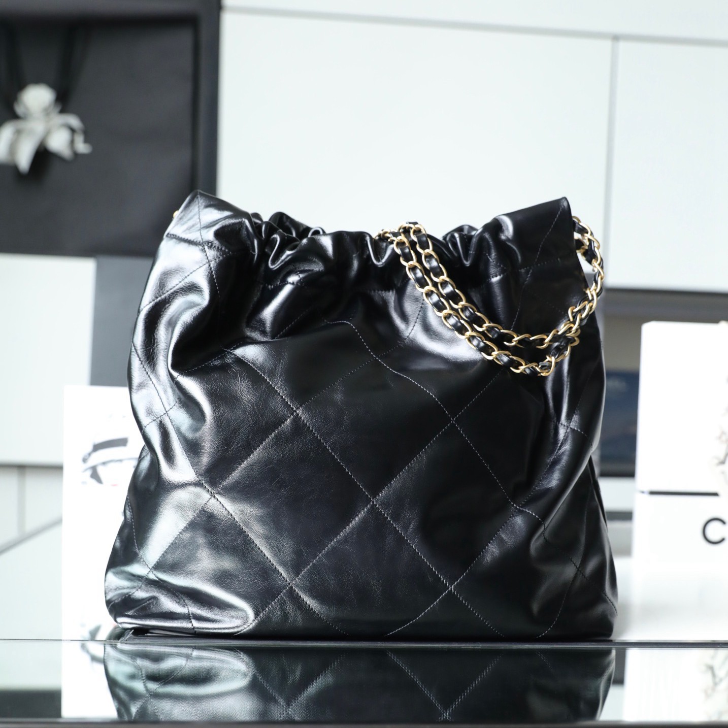 小香 22Bag 中號 黑牛皮_5