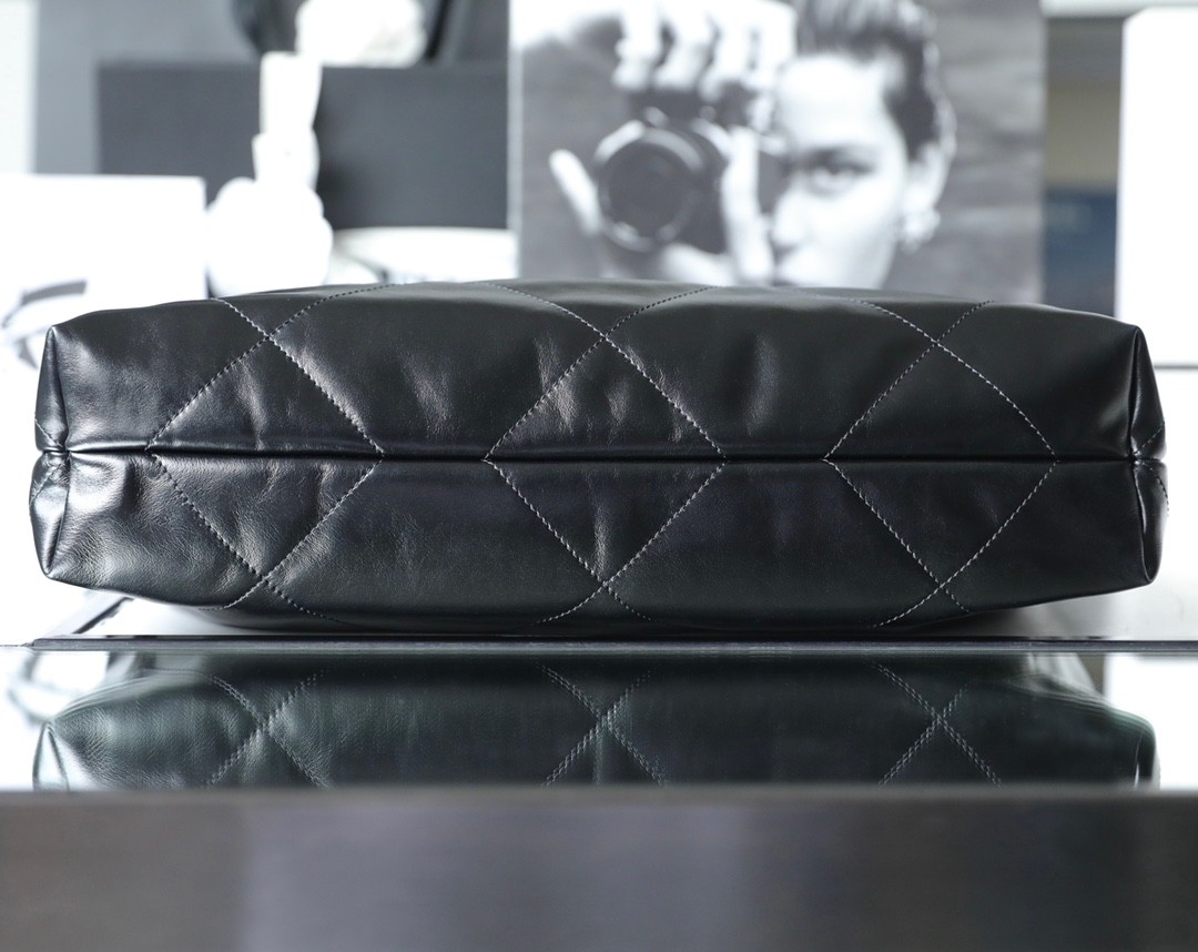 小香 22Bag 中號 黑牛皮_6