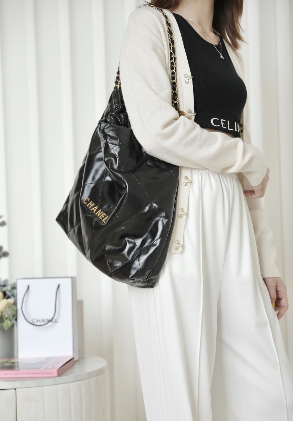 小香 22Bag 中號 黑牛皮_9