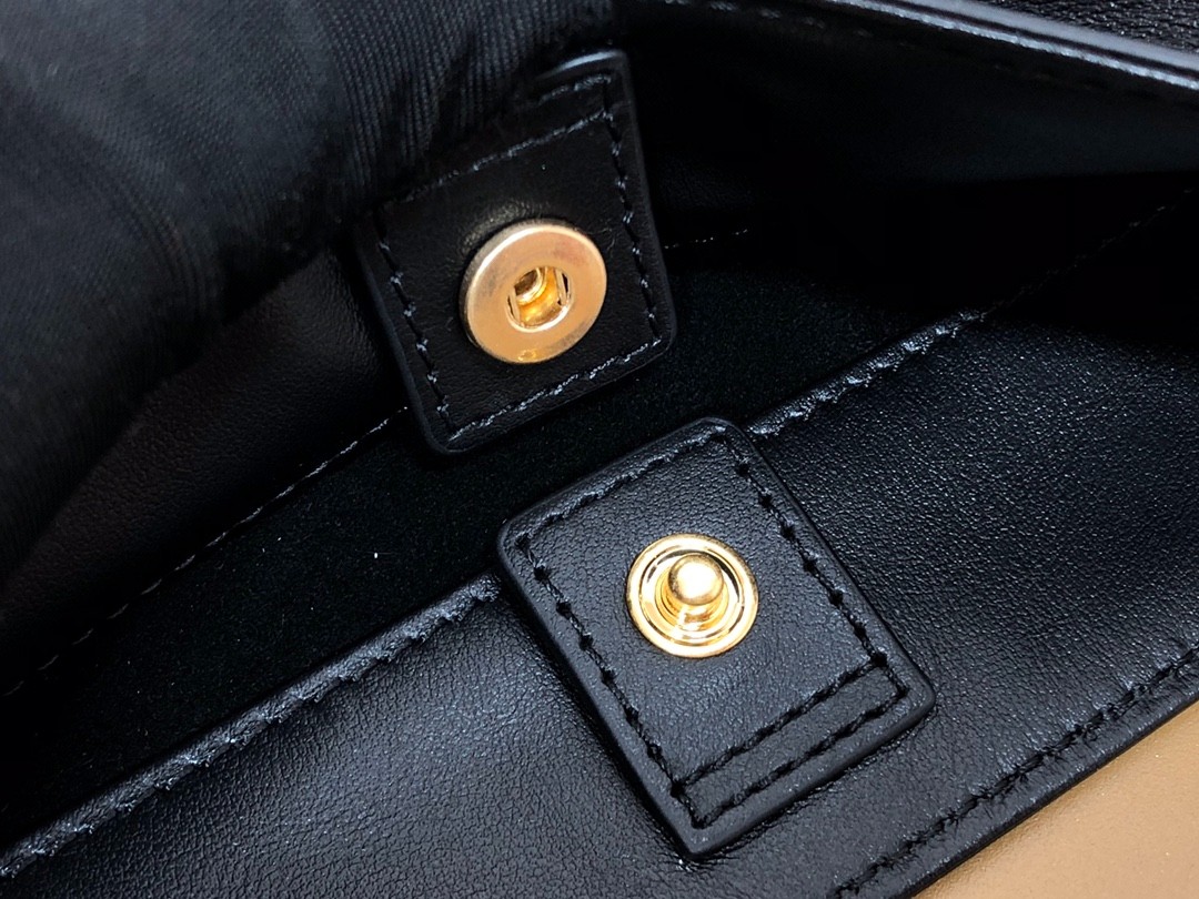 CUIR Triomphe小號光滑牛皮水桶包_8