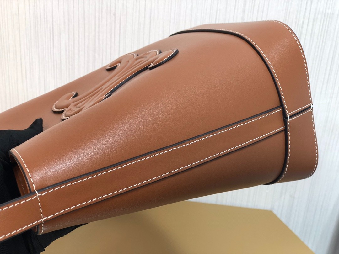 CUIR Triomphe小號光滑牛皮水桶包_5