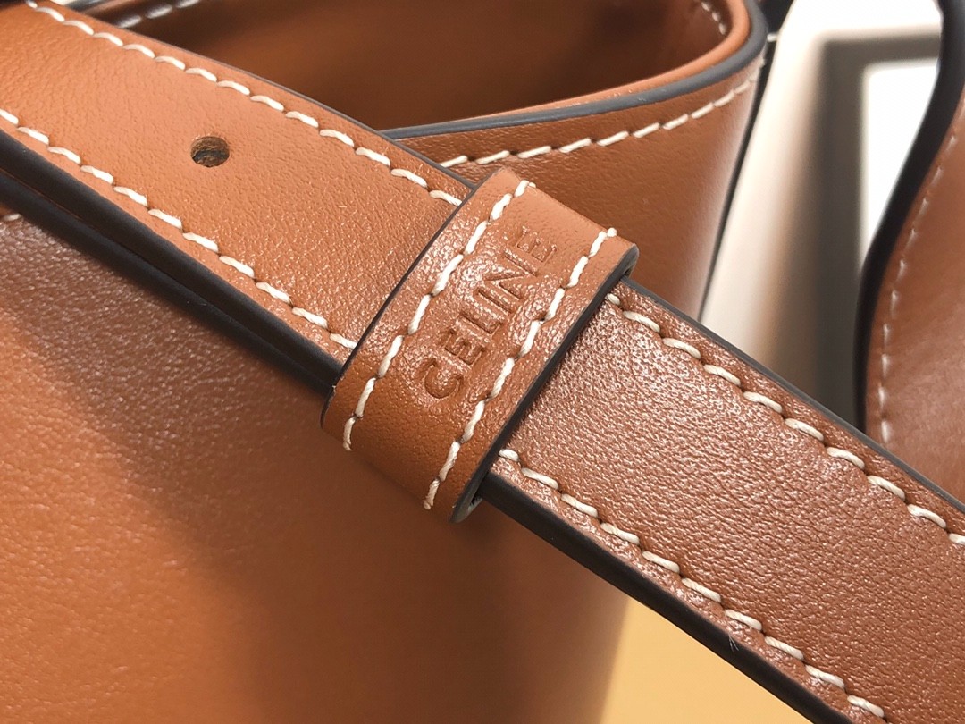 CUIR Triomphe小號光滑牛皮水桶包_4