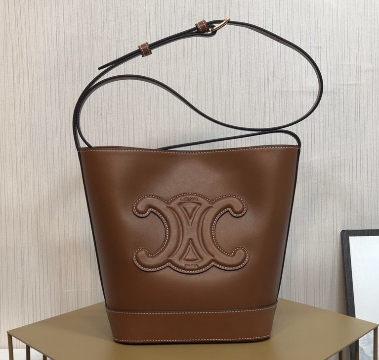 CUIR Triomphe小號光滑牛皮水桶包_1