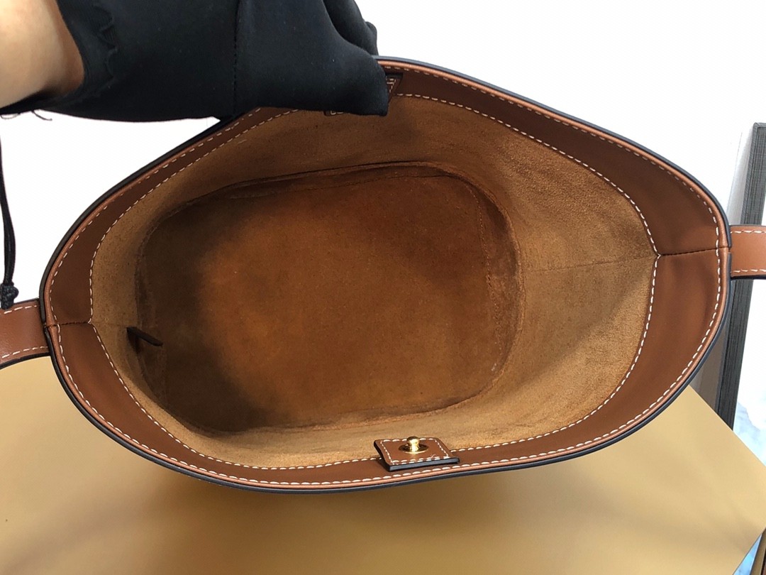 CUIR Triomphe小號光滑牛皮水桶包_9