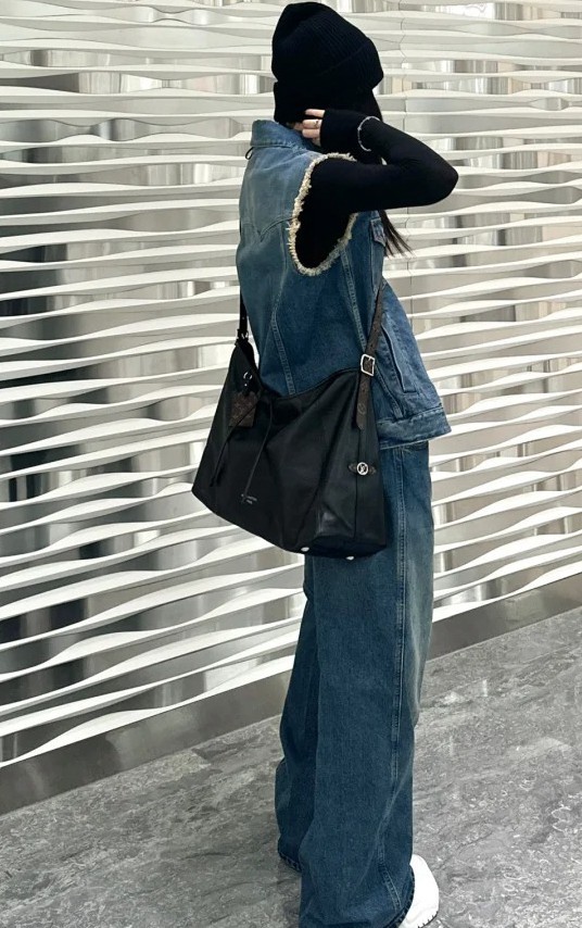 CarryAll Dark 中號手袋  M25143_11