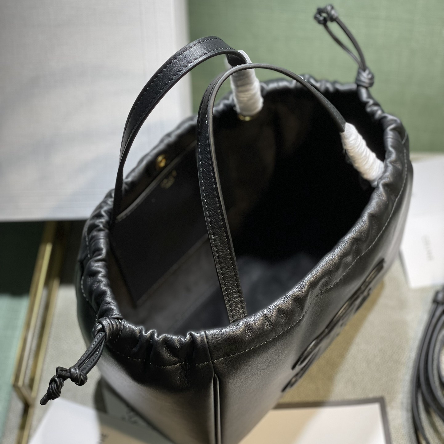 Celin Mini CUIR CABAS牛皮革抽繩包  黑色_5