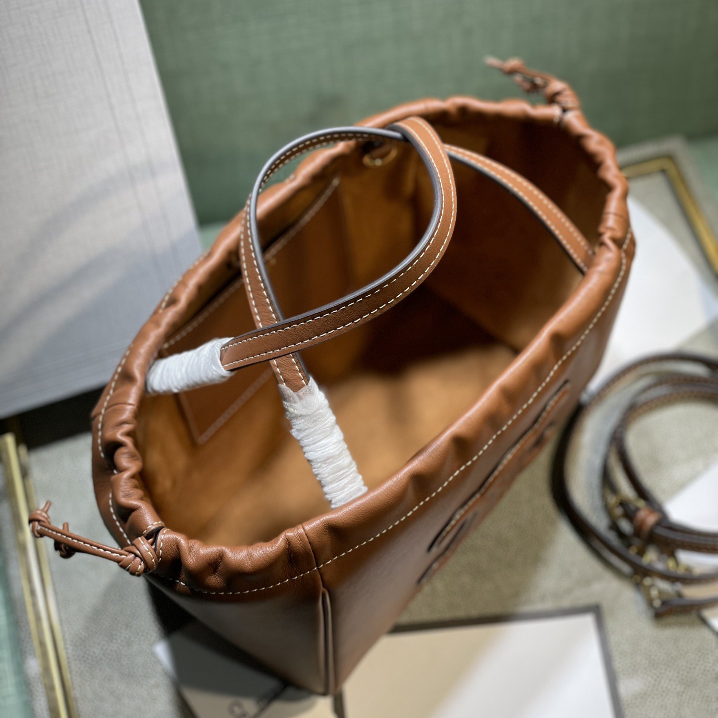 Celin Mini CUIR CABAS牛皮革抽繩包  棕色_5