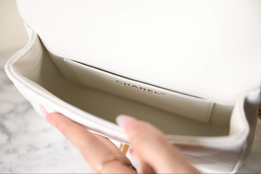 24P 愛心扣口蓋包 白色 小號_5