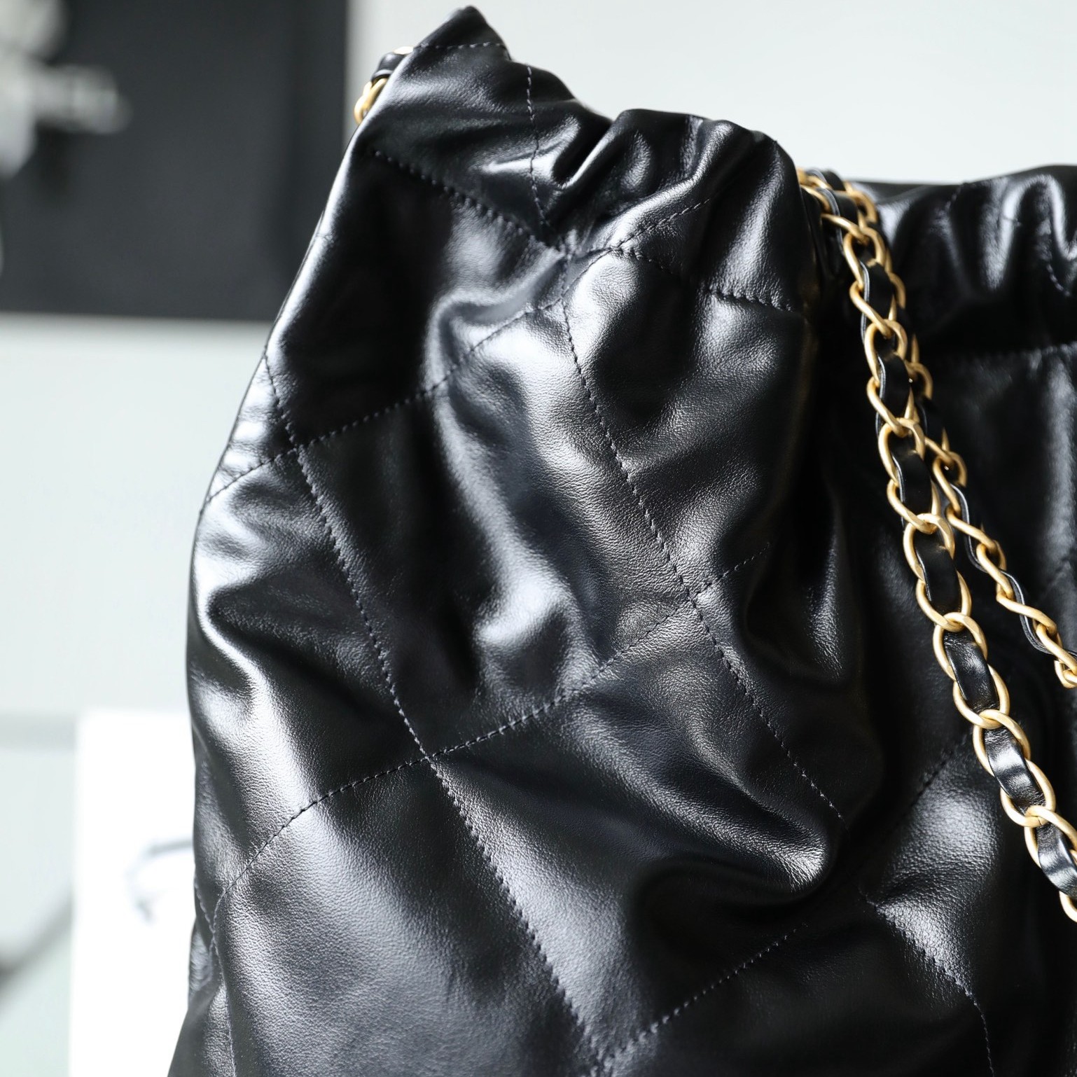 22Bag 大號 黑金亮面小牛皮_3