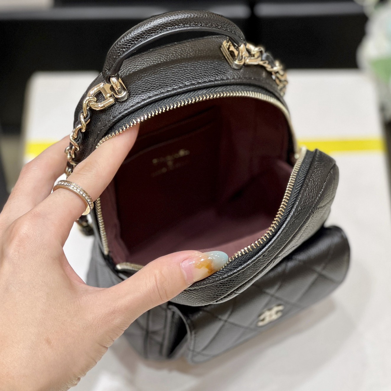 小香24C Mini雙肩背黑金_2