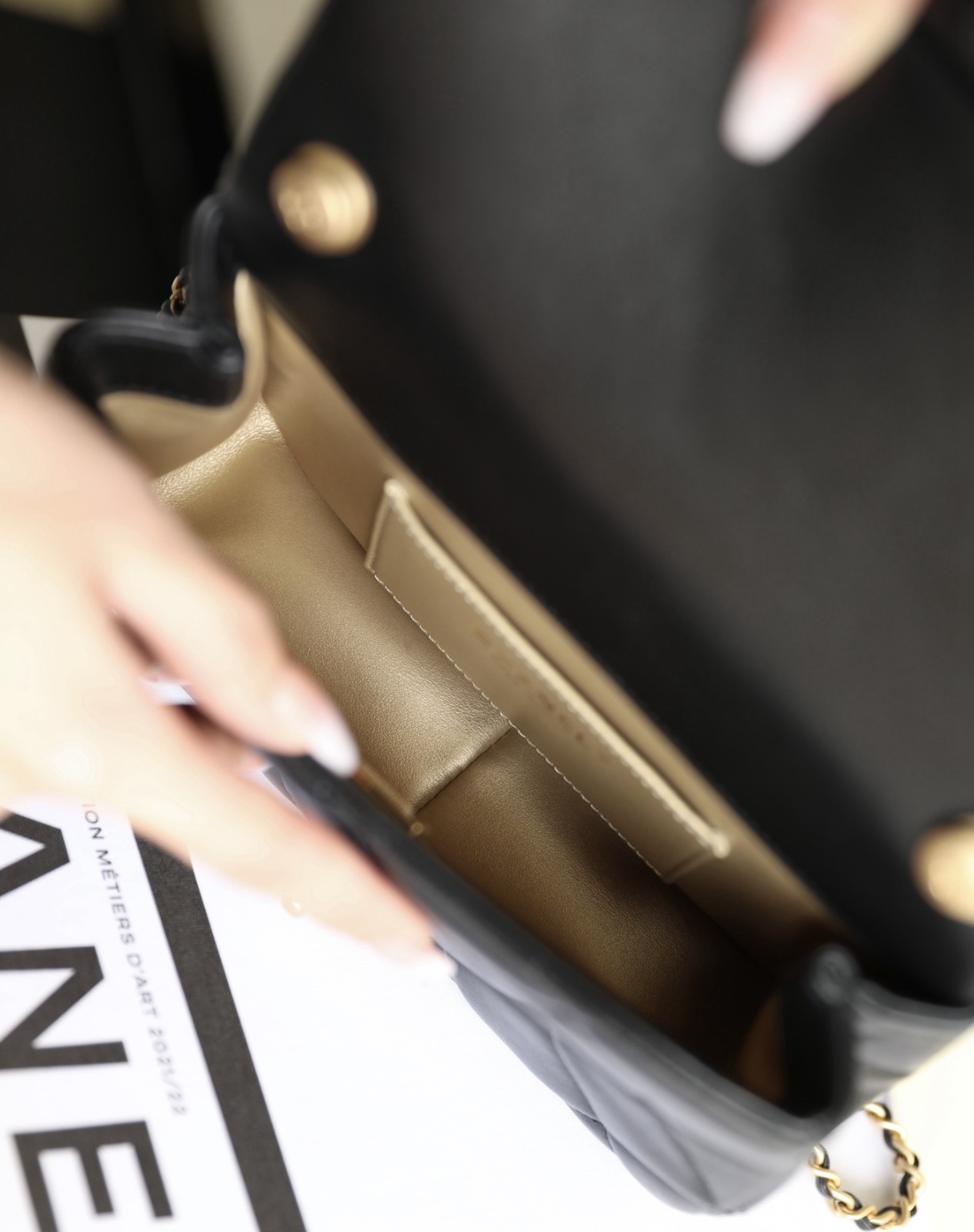 小香 CF雙珍珠大Mini羊皮 黑金_6