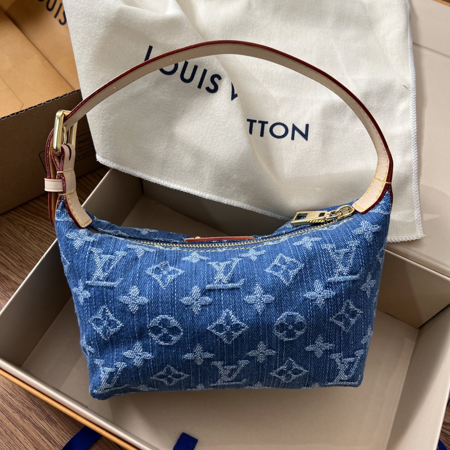 Hills Pochette丹寧牛仔包_4