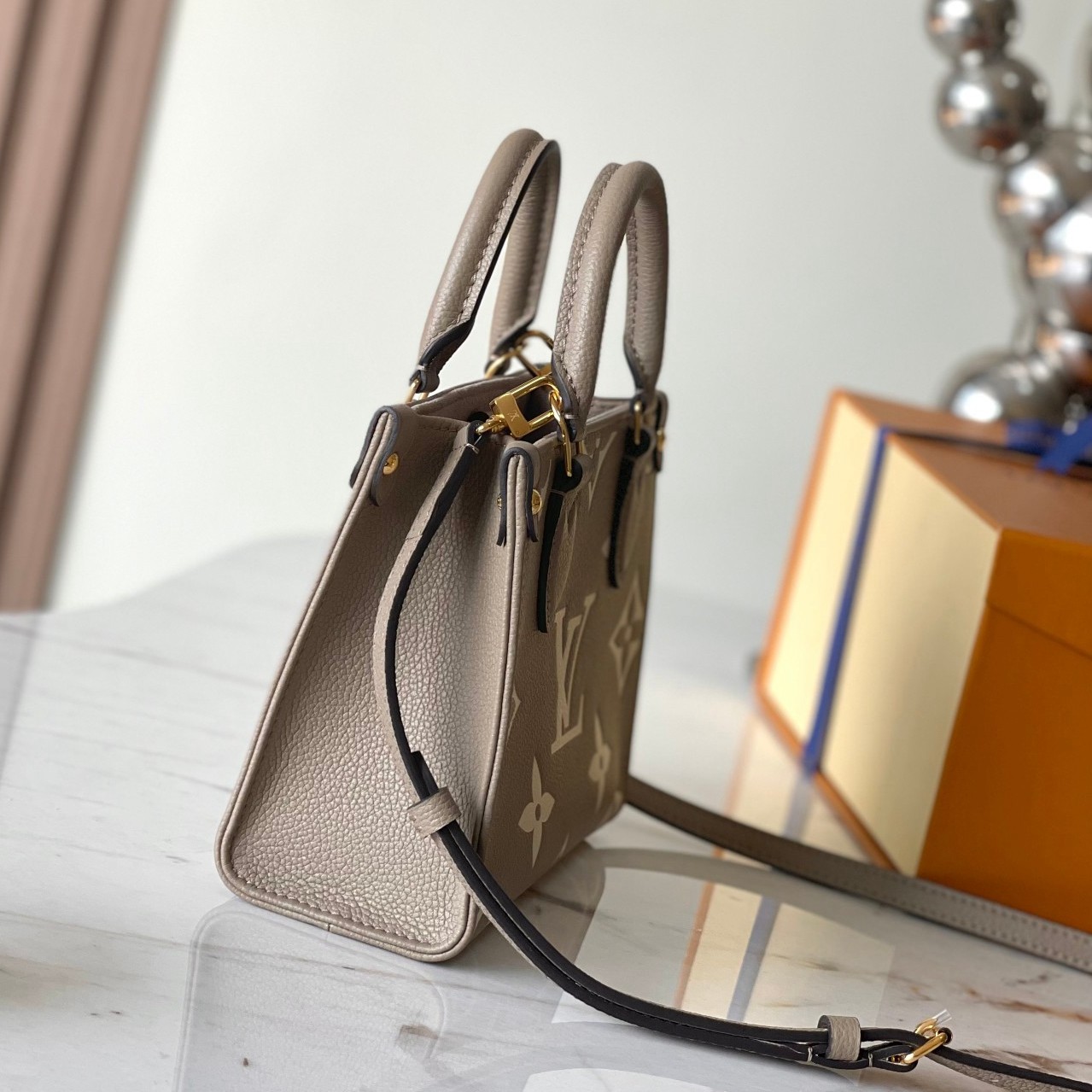 M47054 OnTheGo BB 灰色_2