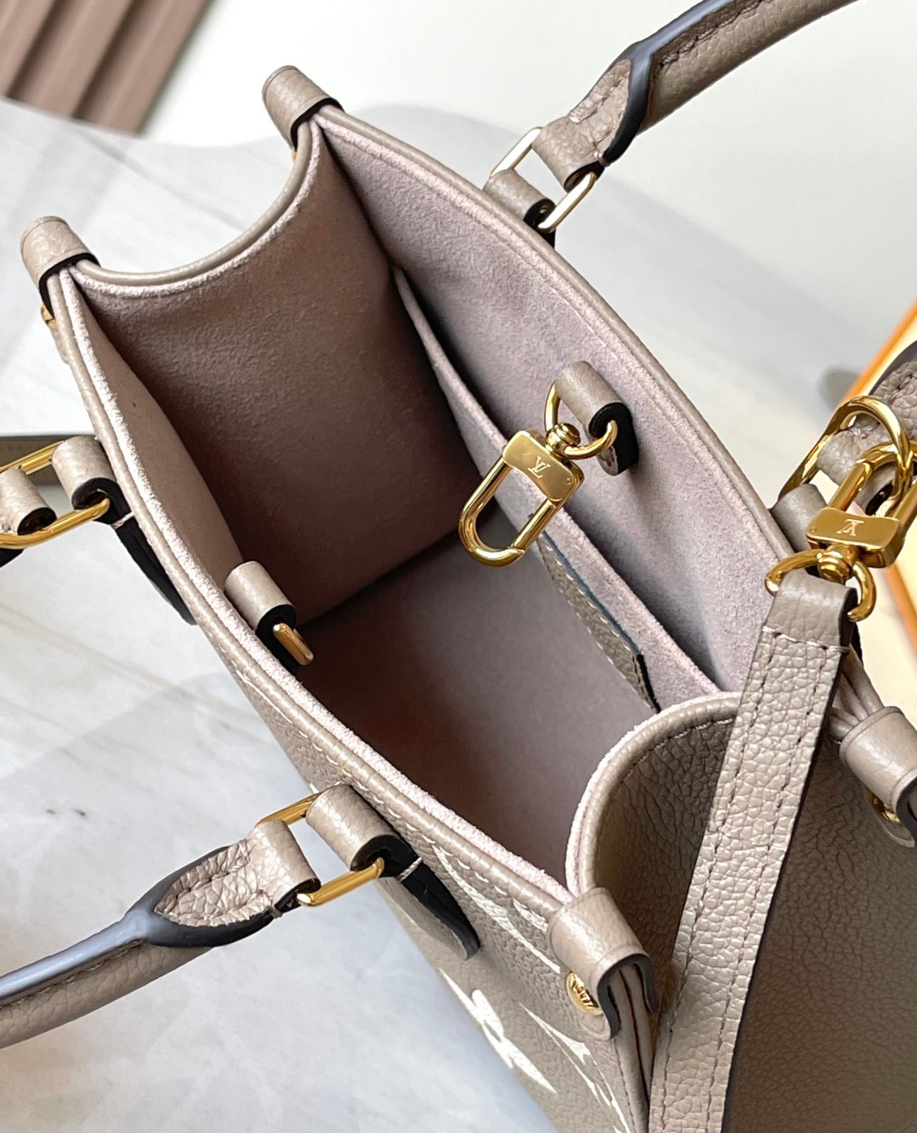 M47054 OnTheGo BB 灰色_5