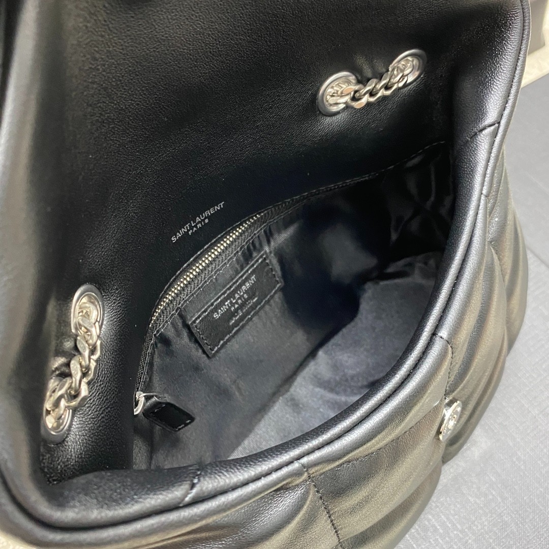 Loulou Puffer 迷你鏈條包羊皮 黑銀_6