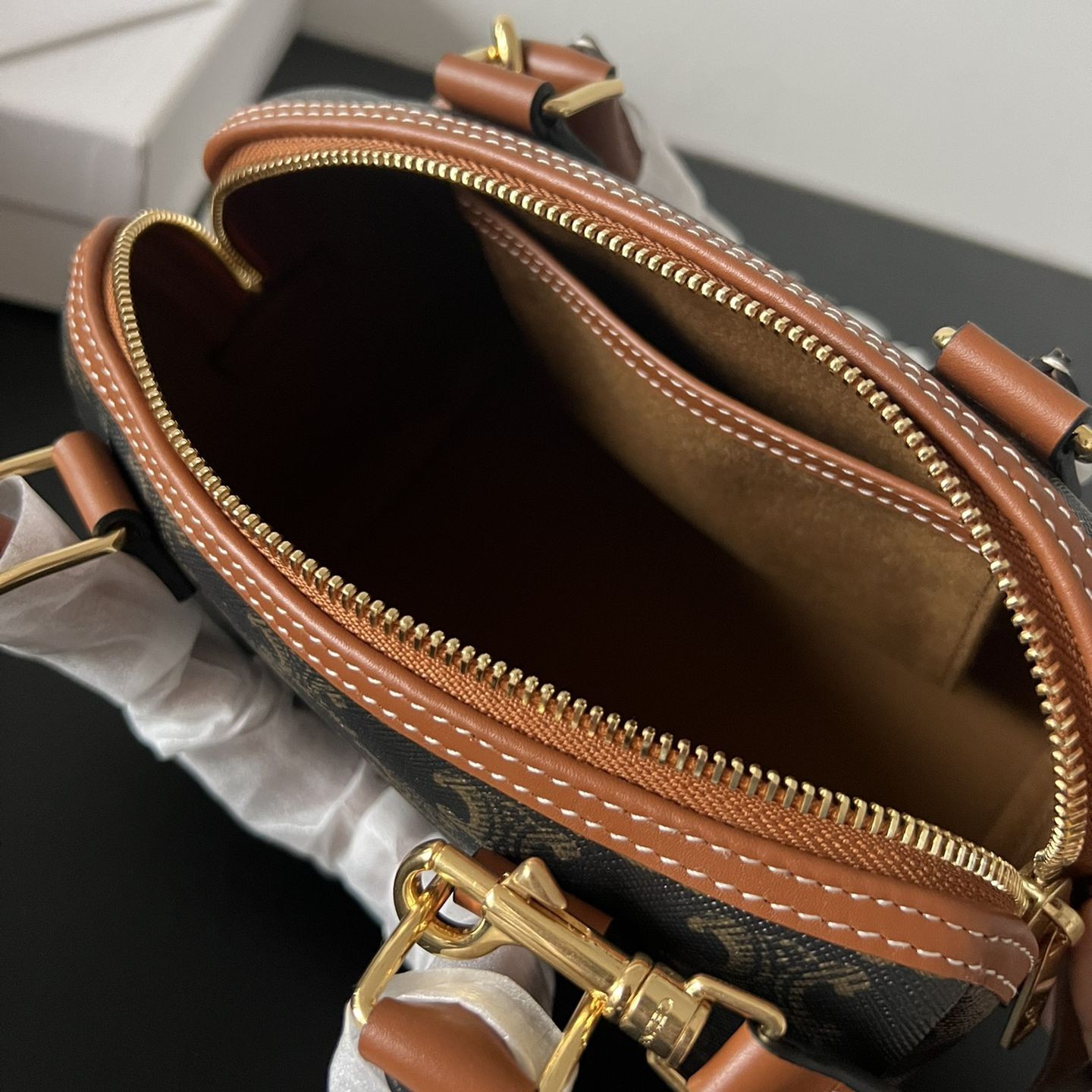 Triomphe Canvas小號老花波士頓包_5