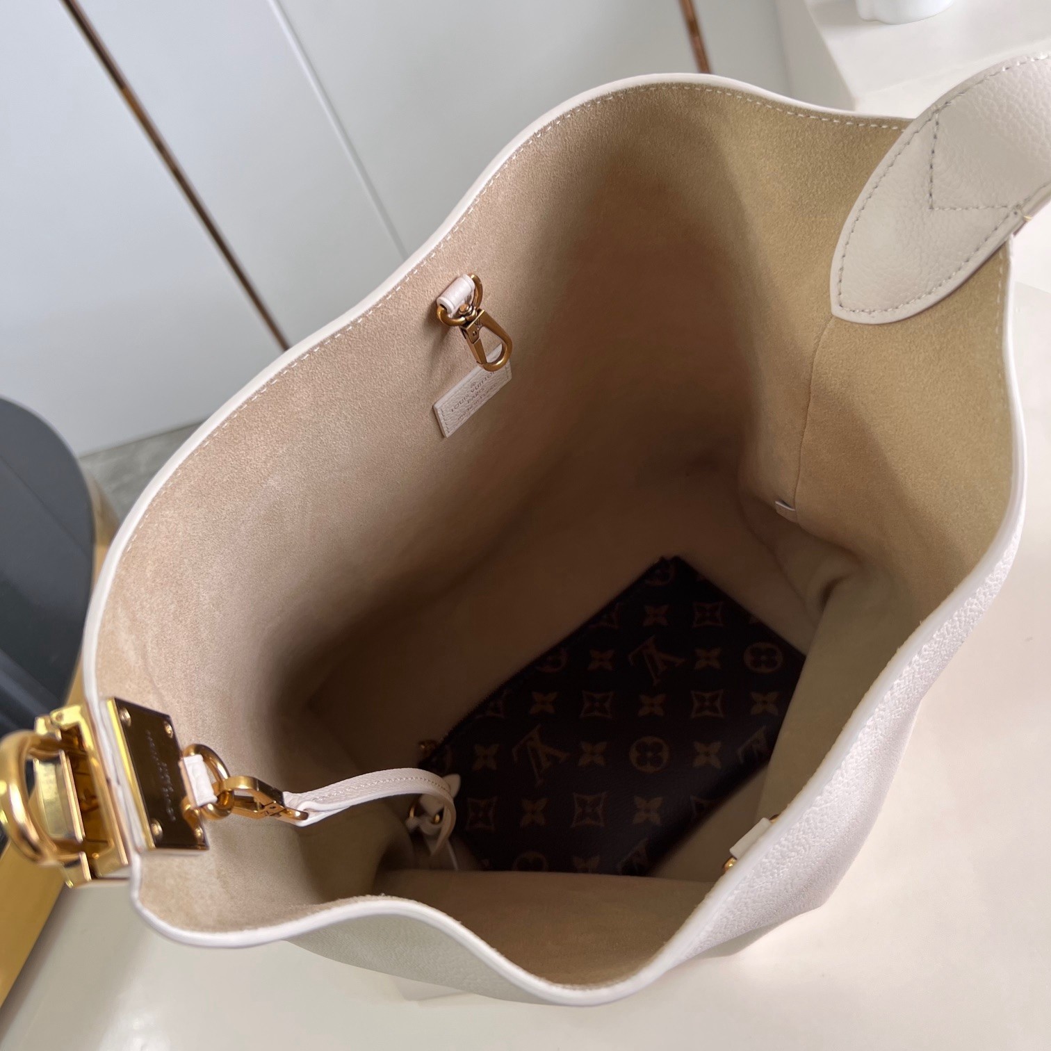 M24856 Low Key Hobo中號白色_7