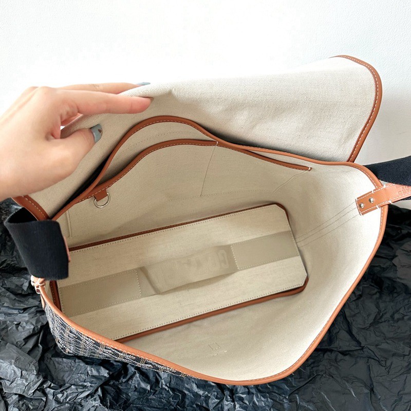 男士大郵差 公事包_6