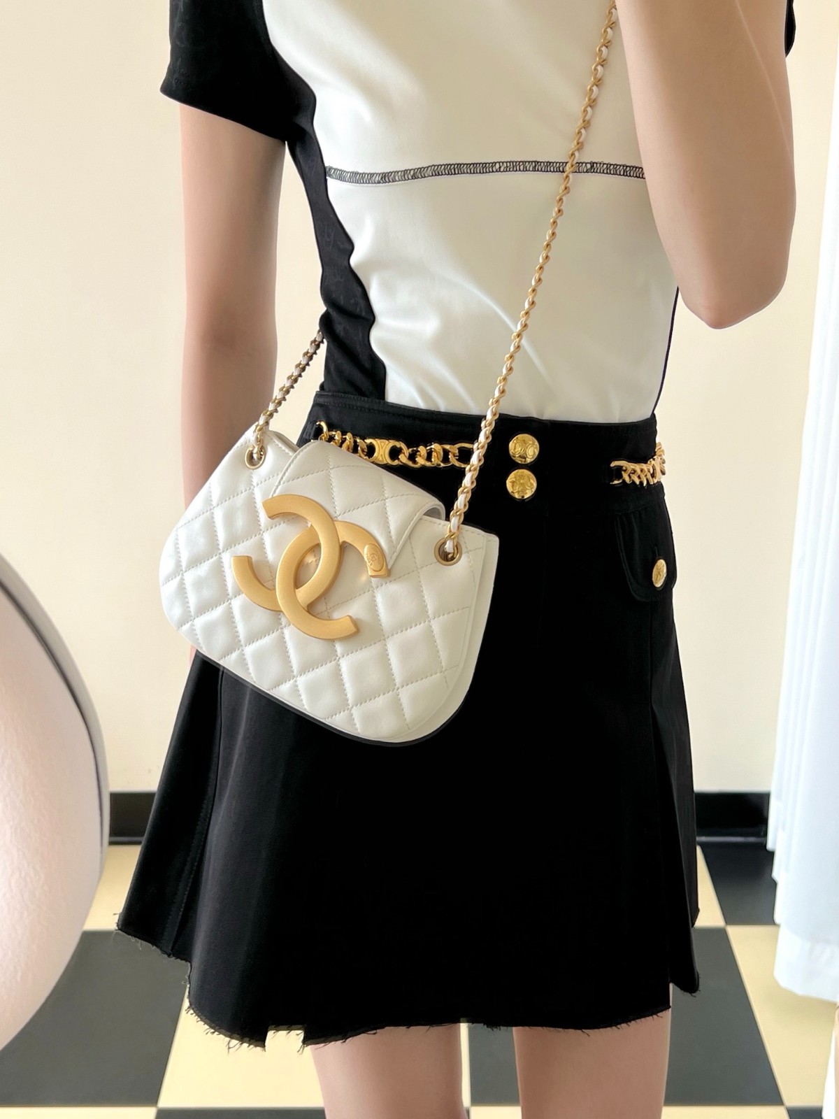 24C 大Logo圓挎包白色小號_8