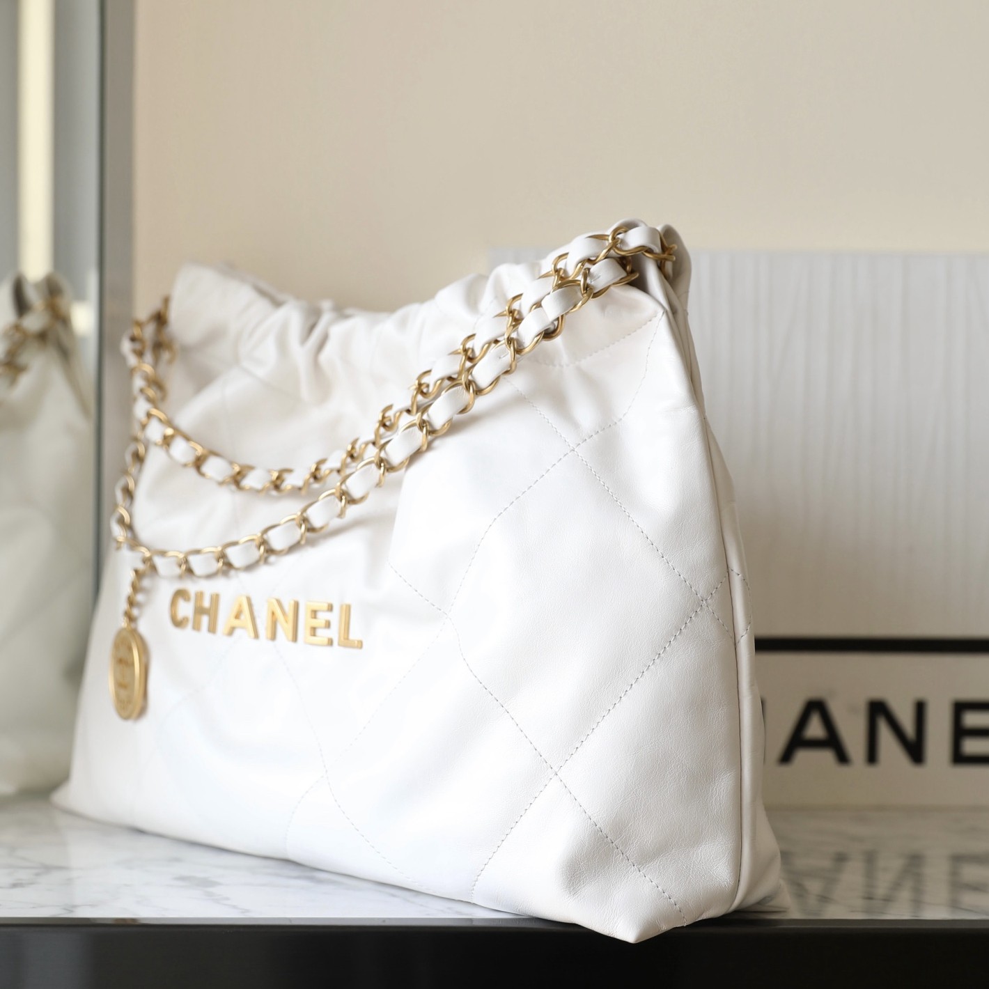 24C 橫款22Bag白色/金扣_2