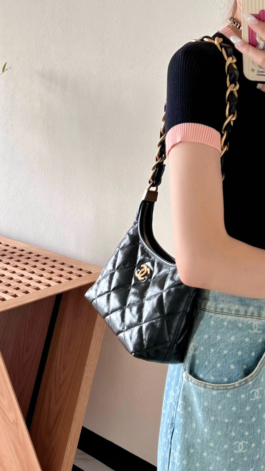 24A亮面羊皮腋下包黑色小號_6