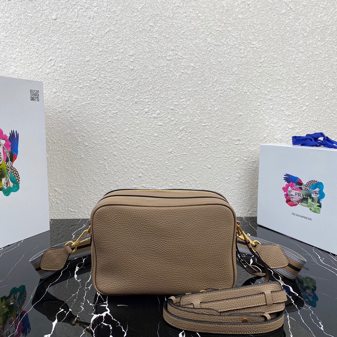 Prada 牛皮斜背包_2
