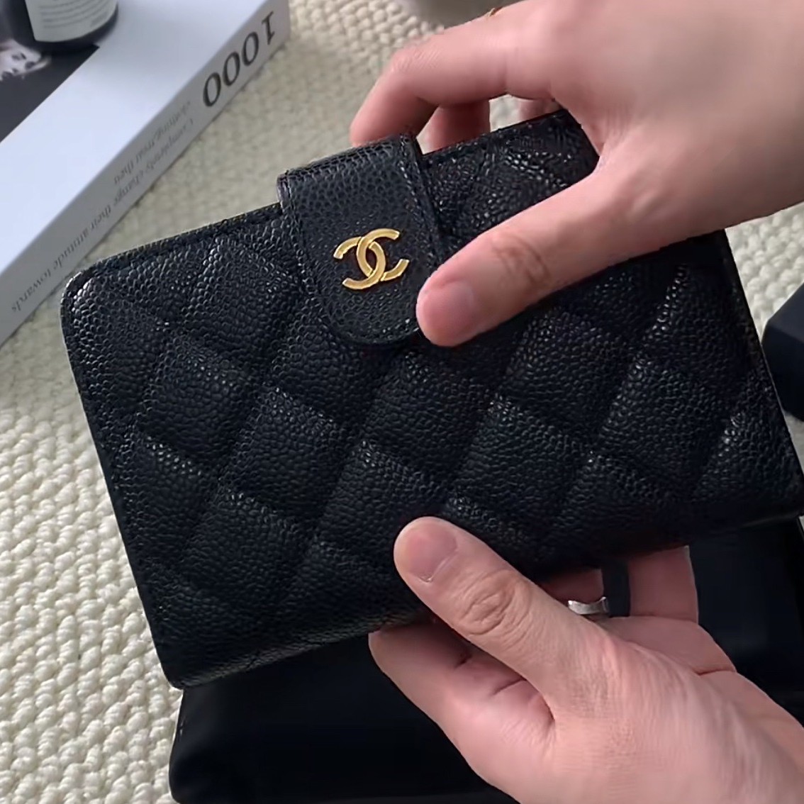 小香兩折中夾 魚子醬牛皮黑金