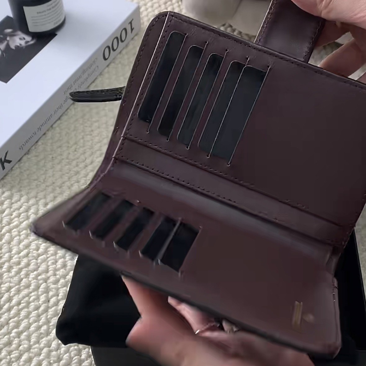 小香兩折中夾 魚子醬牛皮黑金_2