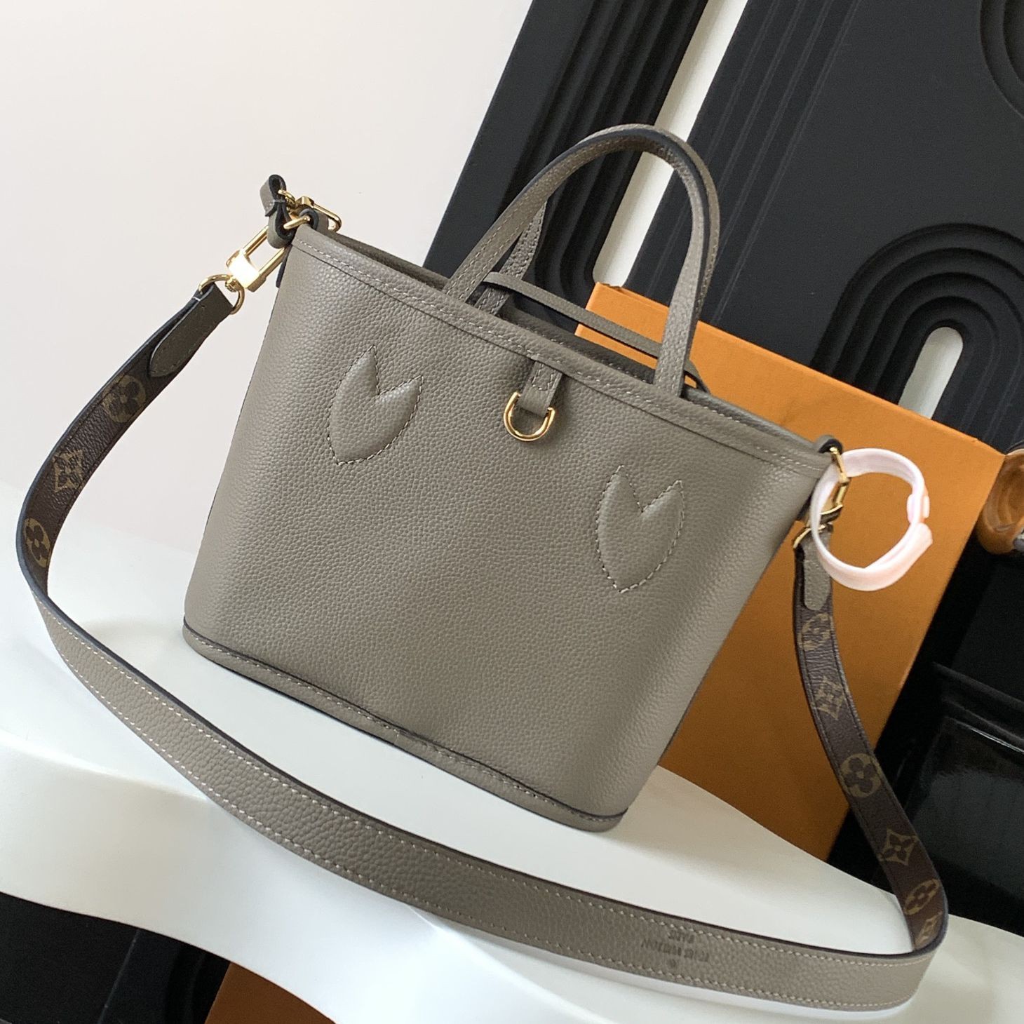 M12109 Neverfull Bandoulière Inside Out BB_3