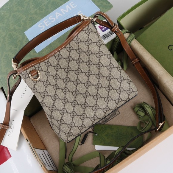 815118  Emblem系列迷你水桶包_1