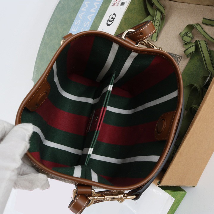 815118  Emblem系列迷你水桶包_9