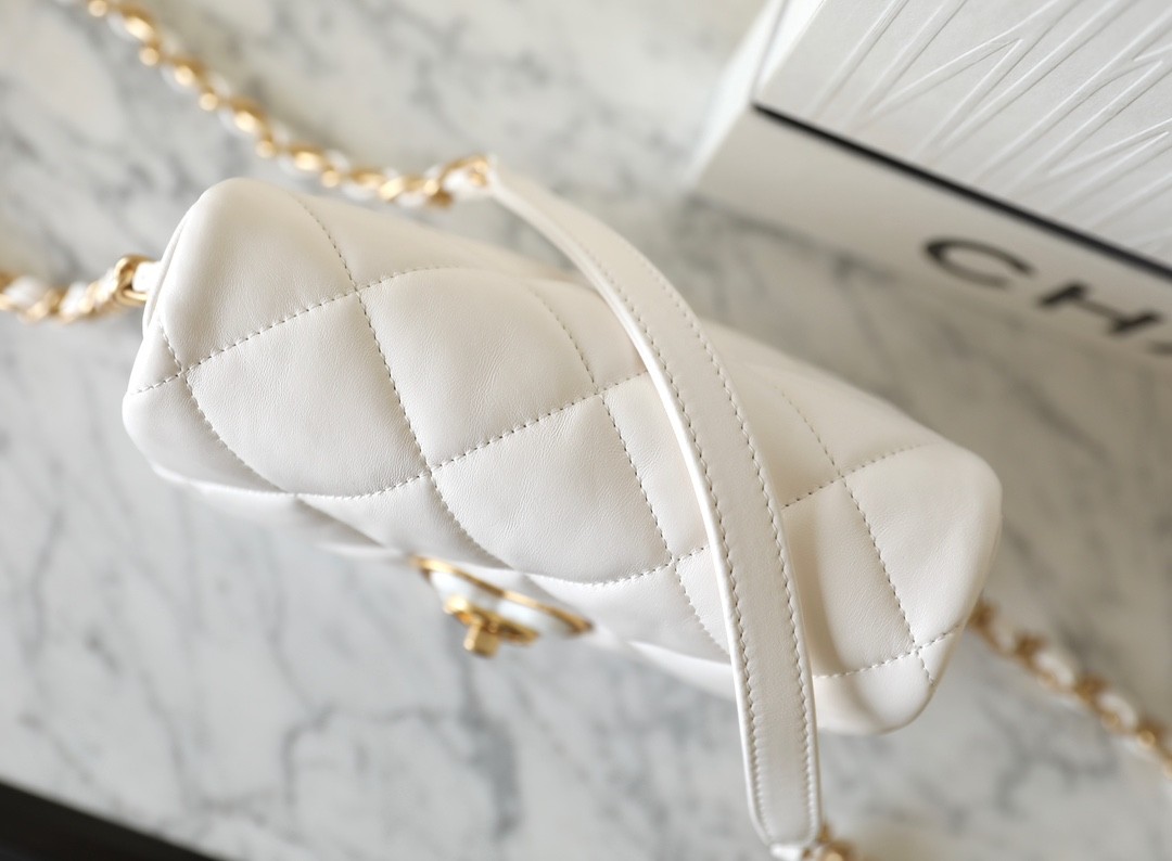 小香 23S方胖子 愛心琺瑯扣口蓋包白色_4