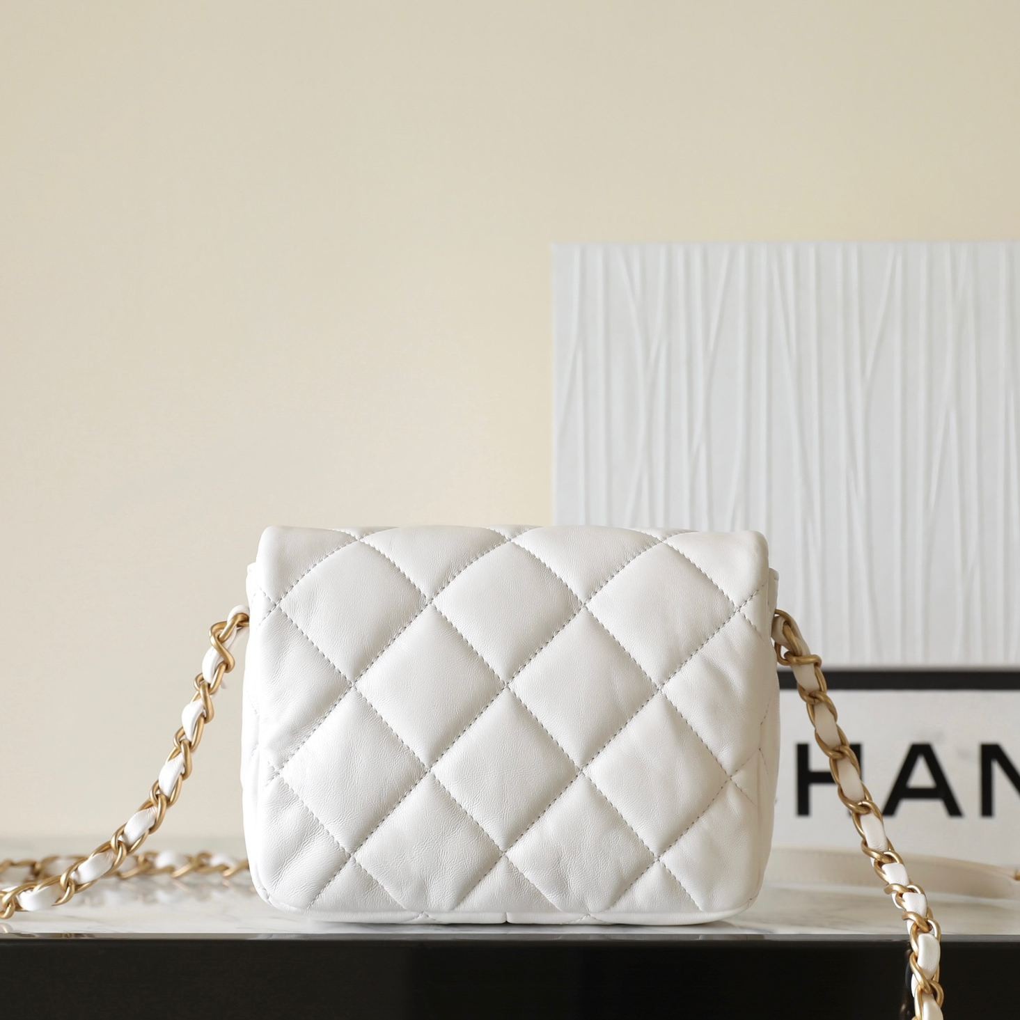 小香 23S方胖子 愛心琺瑯扣口蓋包白色_3