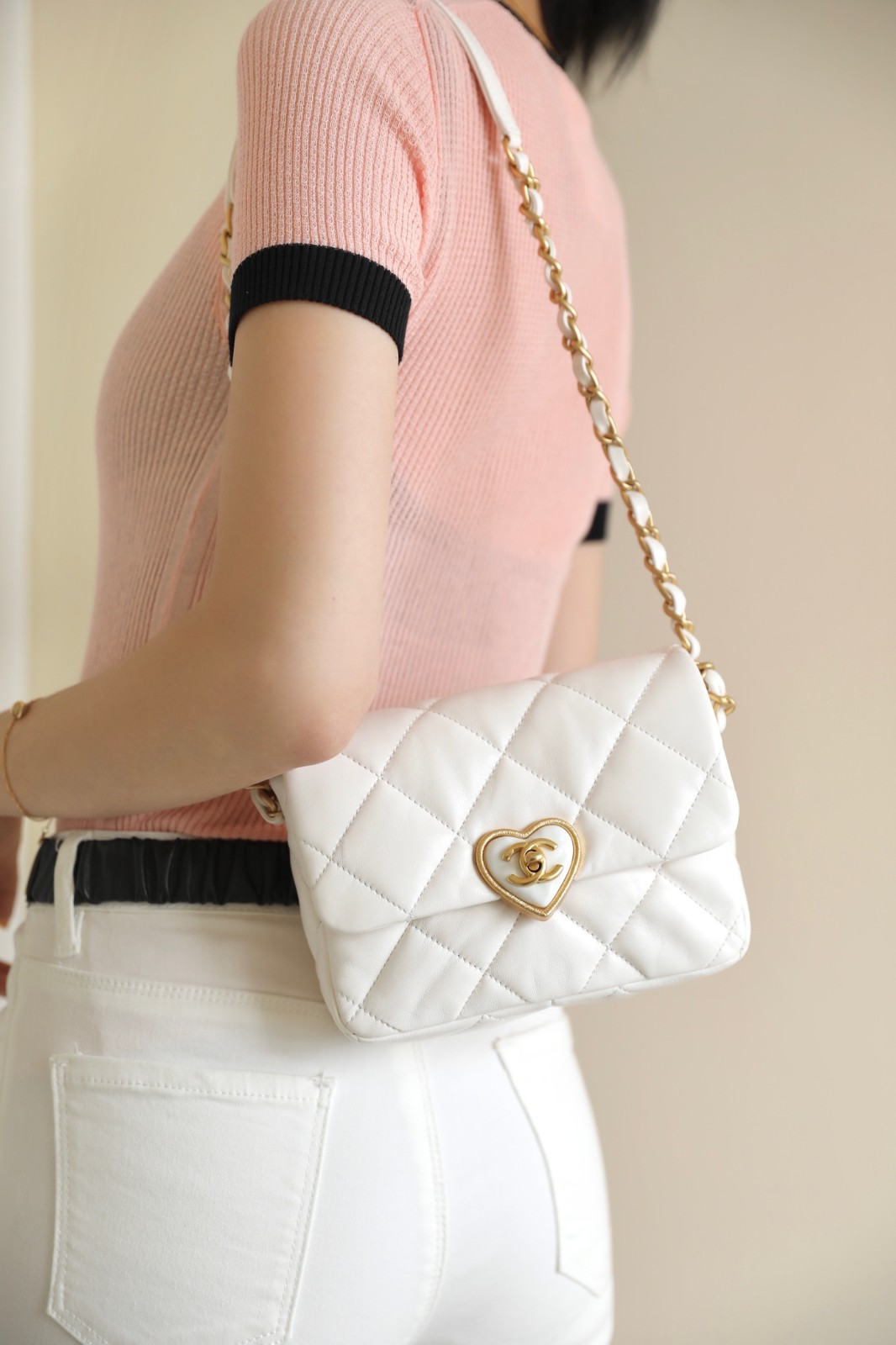 小香 23S方胖子 愛心琺瑯扣口蓋包白色_8