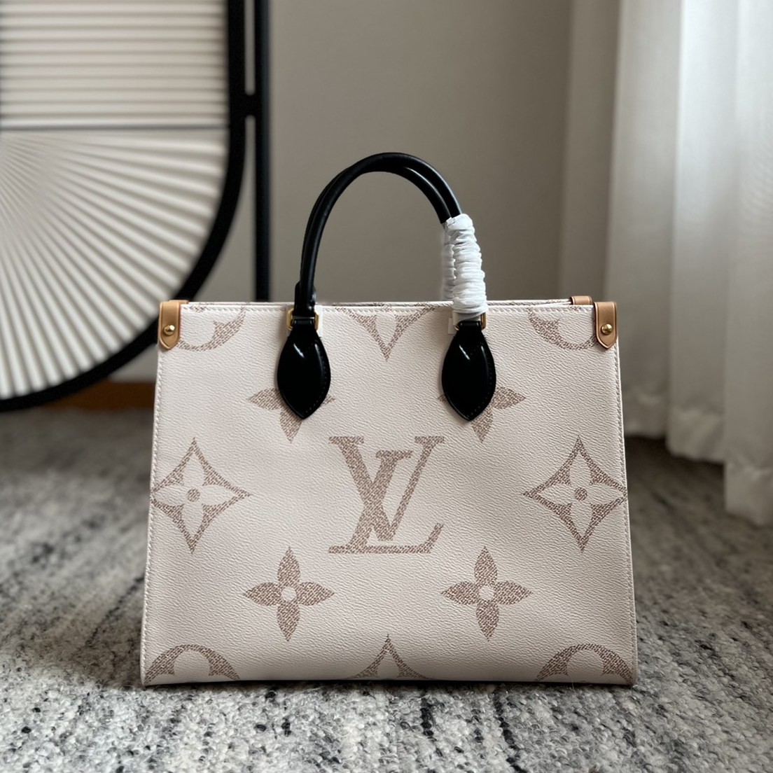 OnTheGo 中號手袋 M46912_1