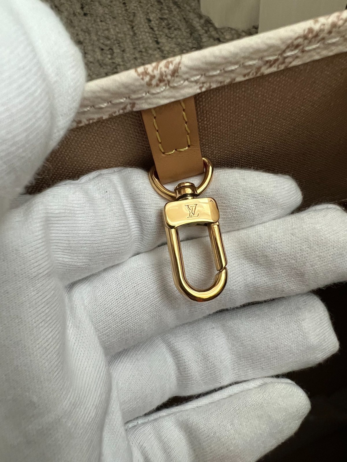 OnTheGo 中號手袋 M46912_8