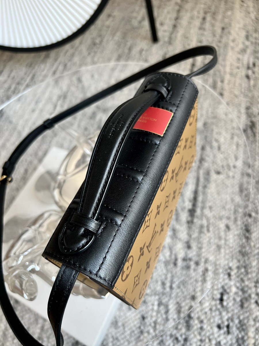 Book Chain Wallet 手袋 M81830_4